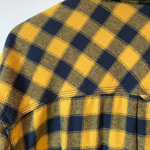 Urban Outfitters Cropped Flannel Button Down Shirt - Picture 3 of 13